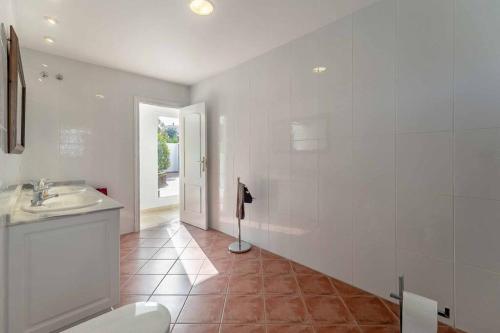 Kúpeľňa v ubytovaní 49-Exclusive Villa With Private Pool & Breathtaking Views in Mijas!