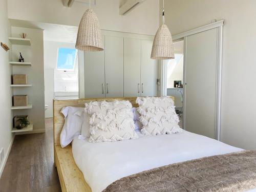 Beautiful Dolphin Beach apartment, Cape Town, South Africa
