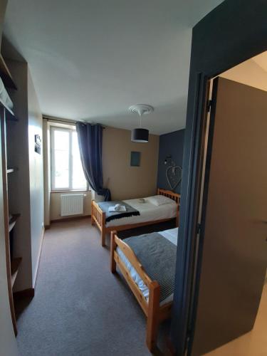 Postel nebo postele na pokoji v ubytování L'Auberge du Tire Bouchon
