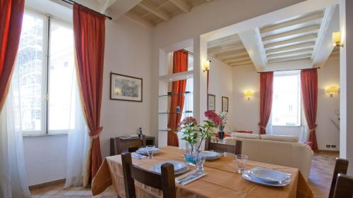 Rental in Rome Trevi Fouintain View Apartment