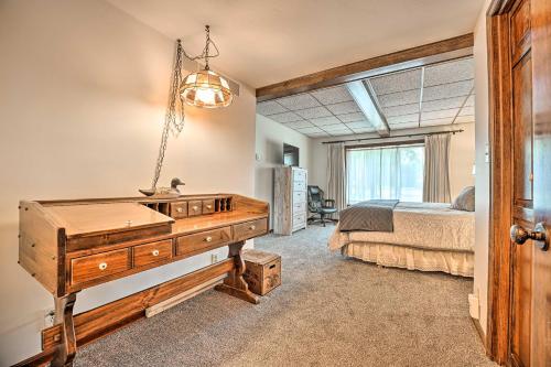 Un dormitorio con una cama y una cómoda de madera. en Gorgeous Bremen Home with Lake Access and Yard!, en Bremen