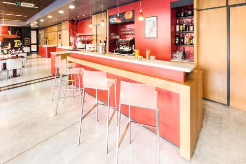 Лаундж или бар в Ibis Roma Fiera