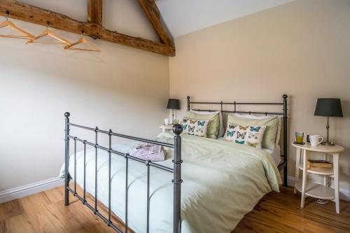 a bedroom with a metal bed in a room at The Cow Shed, Kenilworth, Sleeps 2 in Kenilworth