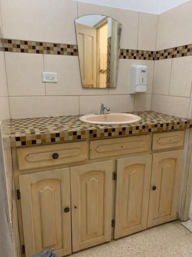 a bathroom with a sink and a mirror at Julianna Country House in Las Tablas