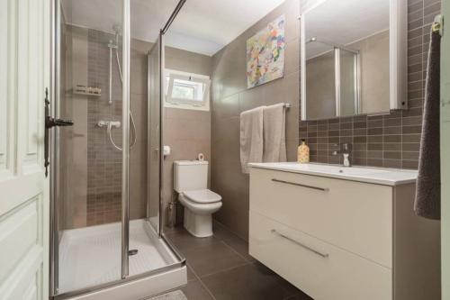 a bathroom with a shower and a toilet and a sink at Boutique Apartment Altea La Vella in Altea