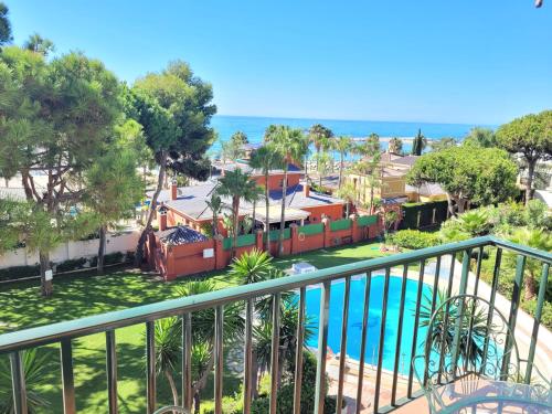 Beachfront family apartment in Puerto Banus, Marbella ...