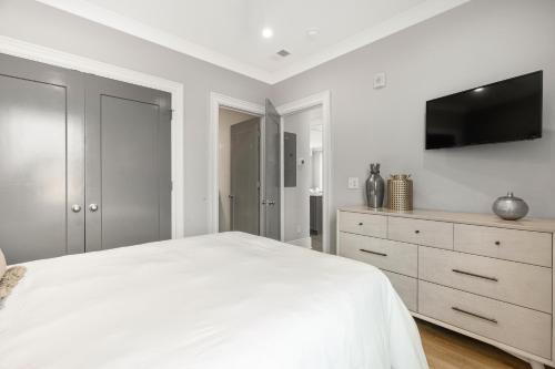Katil atau katil-katil dalam bilik di The Santee Suite at 122 Spring