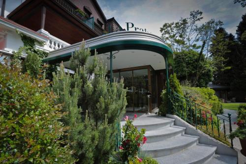 a group of stairs in front of a building at Hôtel la Prairie in Yverdon-les-Bains