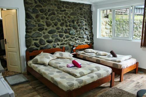 Un pat sau paturi într-o cameră la Pensiunea Beatrice