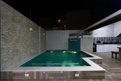 Swimmingpoolen hos eller tæt på Pousada Peruibiza