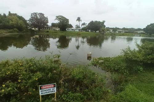 Lake Front Beach Get-A-Way! – Photos 3