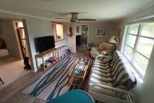 Lake Front Beach Get-A-Way! – Photos 4