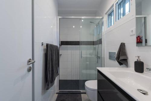 Koupelna v ubytování Casa Johan - Apartment with amazing views and terrace garden, AC, fast Fiber Wifi