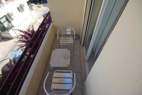 an overhead view of a balcony with chairs and tables at Hospedaria Buganvilia Alvor in Alvor