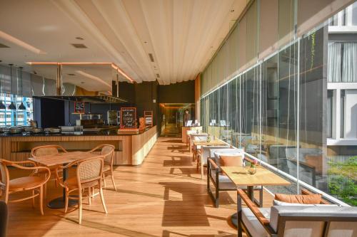 dusitD2 Hua Hinにあるレストランまたは飲食店