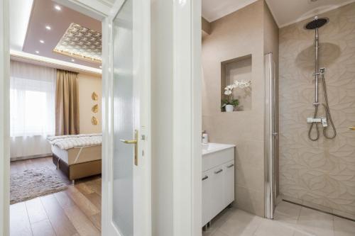 Kúpeľňa v ubytovaní BpR Ethereal Panoramic Suite with A/C & balcony
