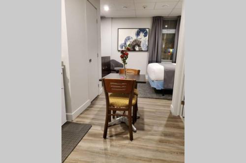 a room with a desk and a bedroom with a bed at Cozy Sweet Studio #4, Only 10 min to D.T. Ottawa in Gatineau