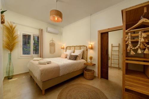 La Maisonette House in the Heart of Liapades Close to Rovinia Beach & Paleokastritsa