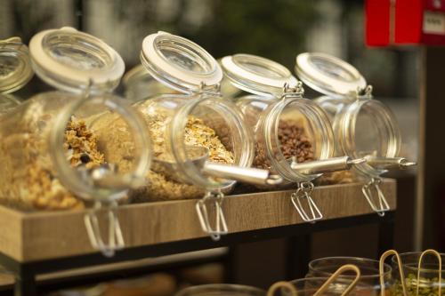 Makanan di atau berdekatan hotel