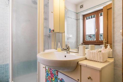 Salle de bains dans l'établissement Appartamenti Ciclamino