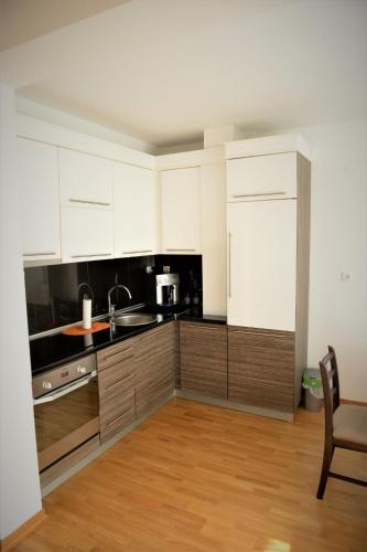 A cozinha ou cozinha compacta de Centar