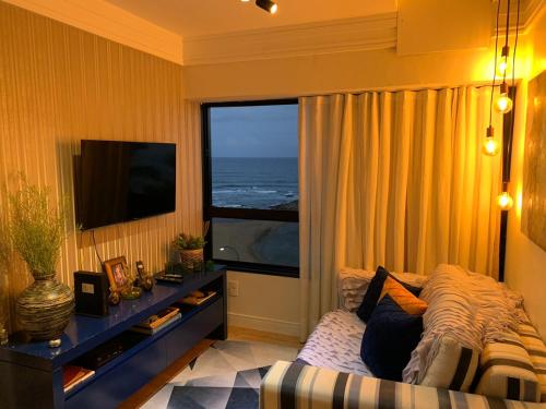 Televizors / izklaižu centrs naktsmītnē Maravilhoso apartamento 2 quartos vista mar no Ondina Apart