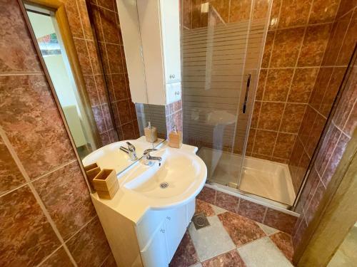 Koupelna v ubytování Apartmani Combaj