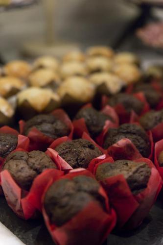 a bunch of chocolate muffins in red at Petit Palace Preciados in Madrid