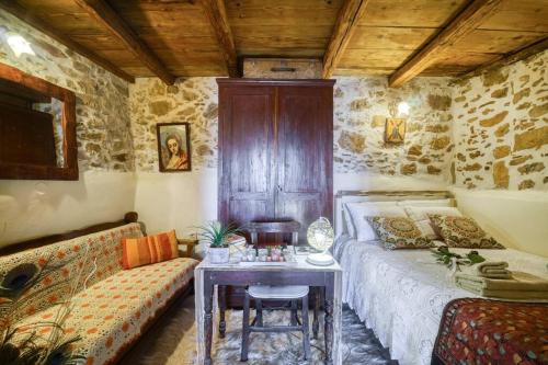 Gallery image of Traditional Cretan Stone House in the Center of Crete in Xidhás