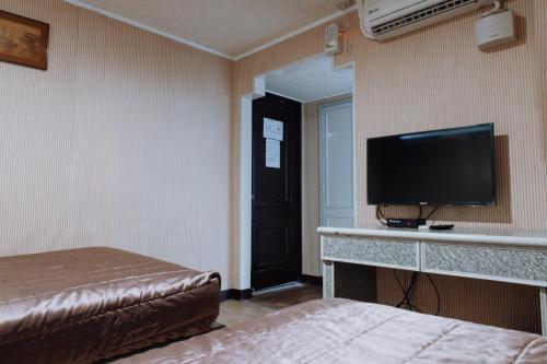 TV a/nebo společenská místnost v ubytování Tong Hsin Hotel