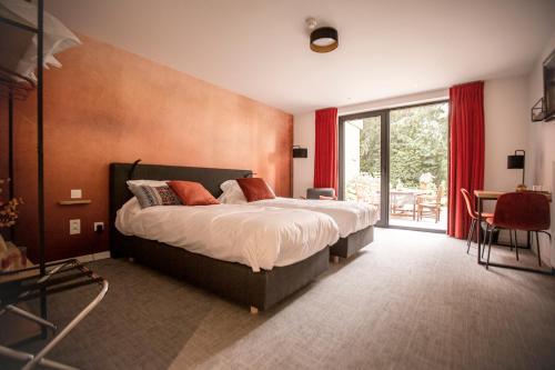 Un pat sau paturi într-o cameră la Hotel - B&B Elementum