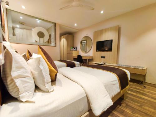 Μια τηλεόραση ή/και κέντρο ψυχαγωγίας στο Hotel Sadbhav Villa