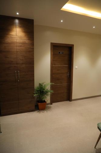 Fotografie z fotogalerie ubytování YOGIRAJ EXCLUSIVE LODGE v destinaci Bārsi