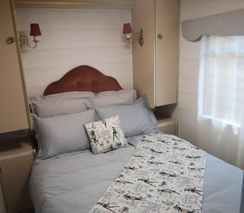 Postel nebo postele na pokoji v ubytování Interlude