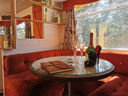 a table with a bottle of wine and glasses on a couch at Interlude in Lambesc