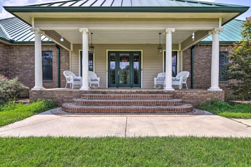 La fachada o entrada de Spacious Elko Home - 6 Mi to Georgia Fairgrounds!