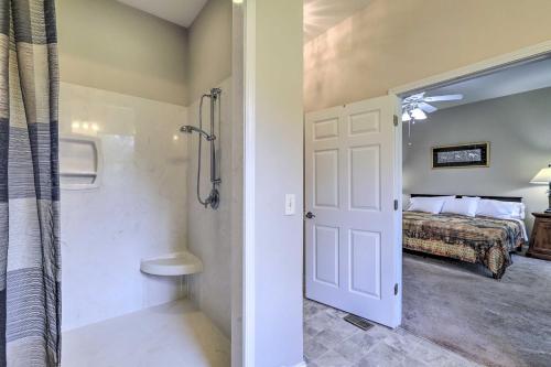 Un baño de Spacious Elko Home - 6 Mi to Georgia Fairgrounds!