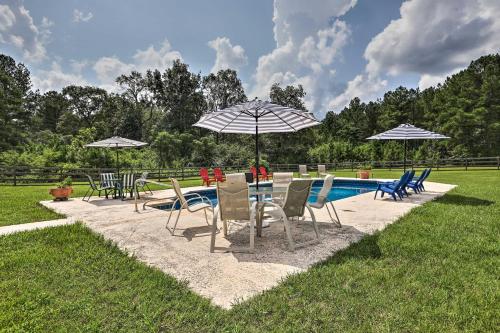 Un jardín fuera de Spacious Elko Home - 6 Mi to Georgia Fairgrounds!