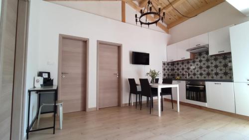 a kitchen with a dining room table and chairs at Apartman Marinac in Roč