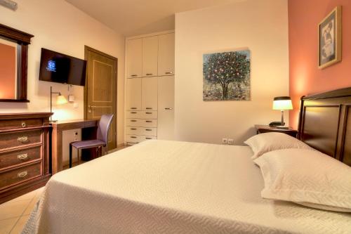 Gallery image of Marini Luxury Apartments and Suites in Aegina Town