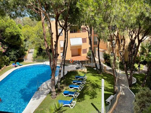 an overhead view of a swimming pool with lounge chairs and trees at Marbella playa Residencial con piscina in Marbella