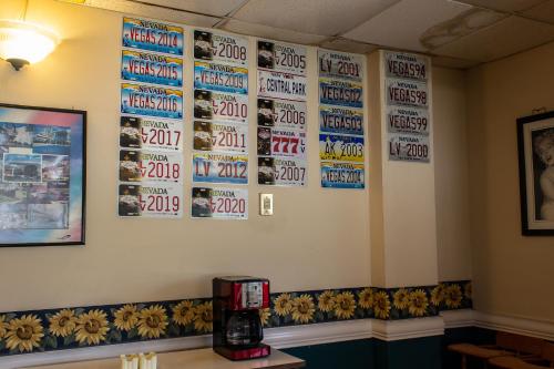 a room with posters on the wall of a restaurant at BONITTO INN® Gonzalez in Gonzalez