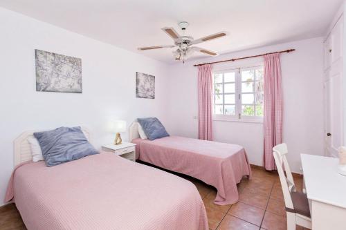 Postel nebo postele na pokoji v ubytování Sunset Horizon, Golf del Sur