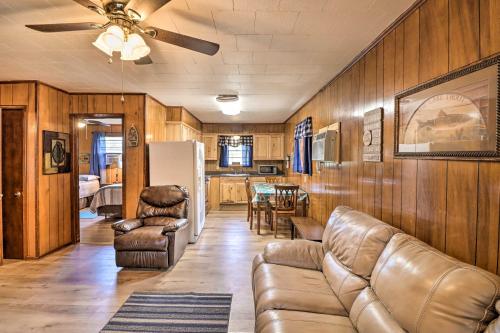 Ruang duduk di Pet-Friendly Cabin with Designated Boat Slip!