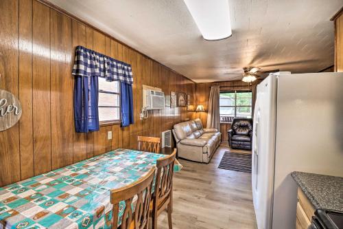 Ruang duduk di Pet-Friendly Cabin with Designated Boat Slip!