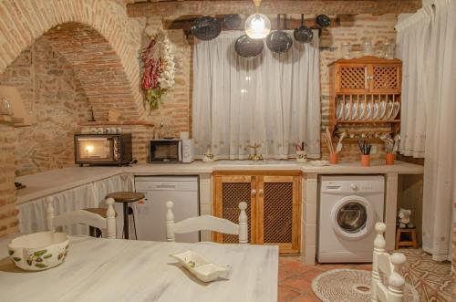 Kuchyňa alebo kuchynka v ubytovaní Casa Rural La CasAna