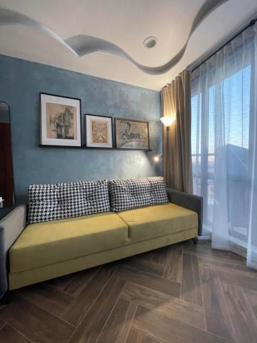 a living room with a couch in a room at Petar Aparts in Balchik