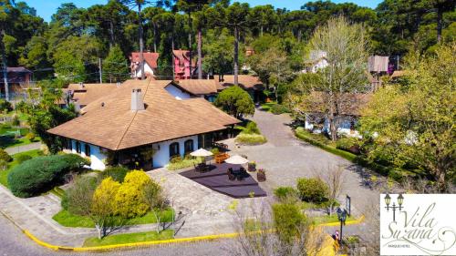 an overhead view of a house with a roof at Vila Suzana Parque Hotel in Canela