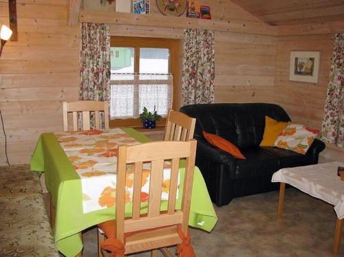 a living room with a couch and a table at Haus-Spannbauer-Wohnung-Dreisessel in Altreichenau