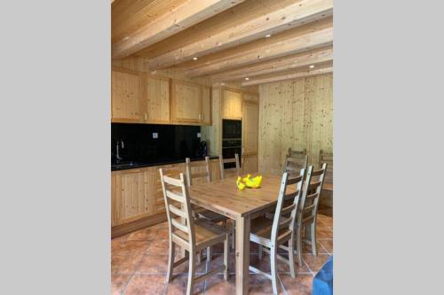 a kitchen with a wooden table and chairs at Formas Patuscas, Turismo Rural in Gouveia